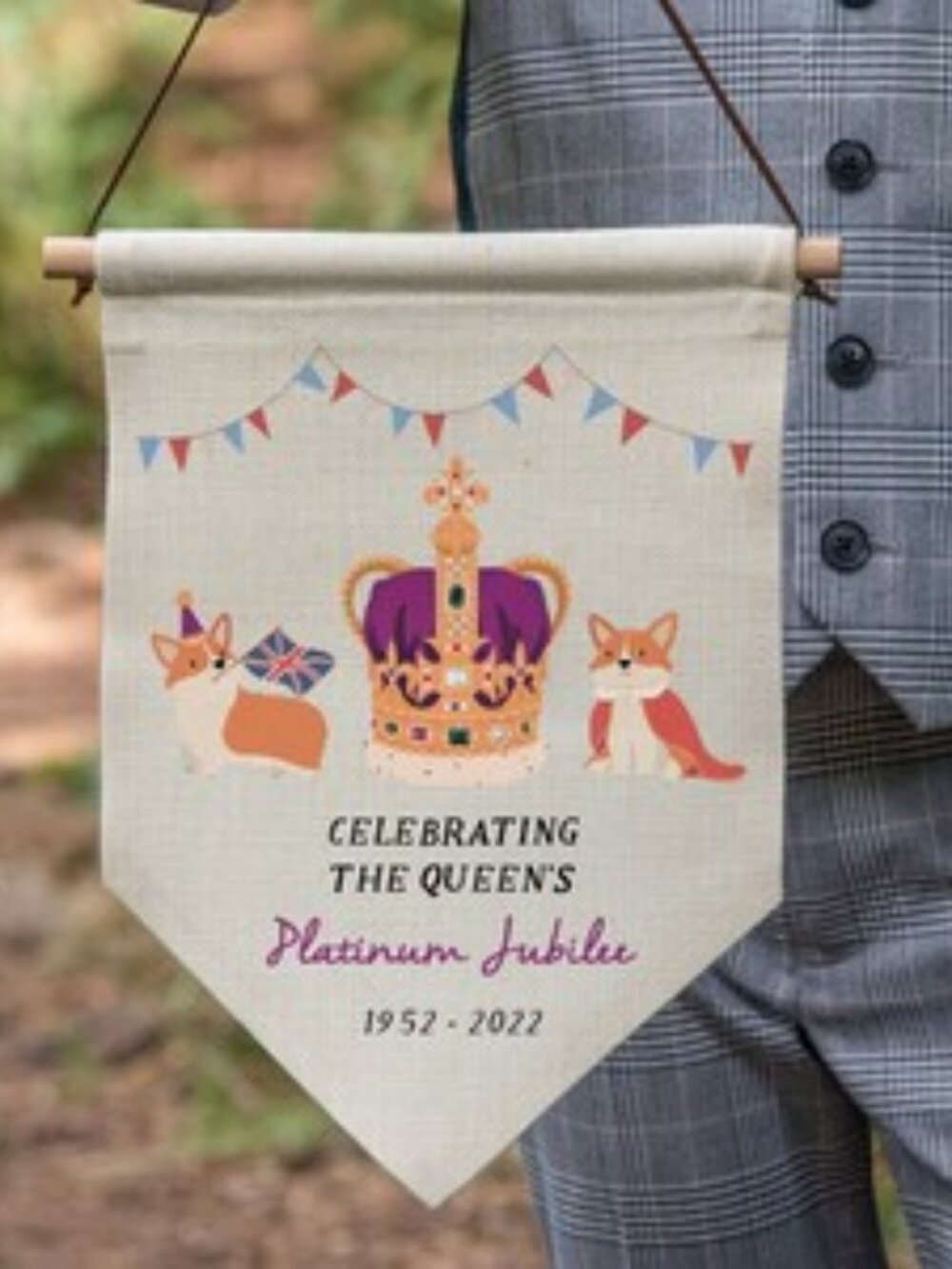 Queen's Platinum Jubilee 2022 Decoration Sign – Hand-Drawn Illustrated Keepsake
